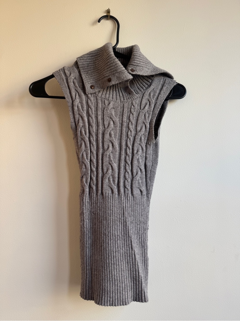 Axel Cable Cloud Knit Sleeveless Sweater